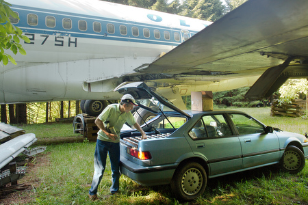 Campbell unloads his car, parked beneath the jet's right wing. Close to 90 percent of the airplane's weight is borne by the main landing gear, to Campbell's left.